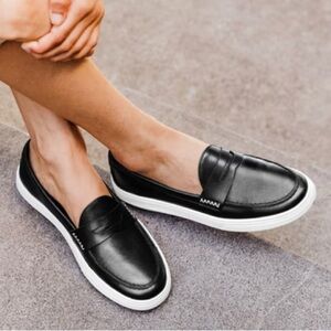 NWOT! Classic soft Black Leather Penny Loafer Sneakers